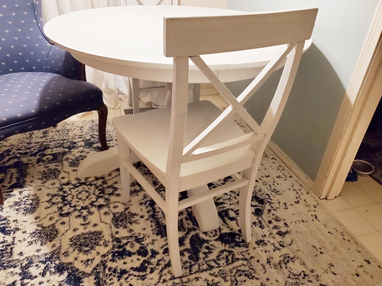 How to Makeover a Pottery Barn Table and chairs.