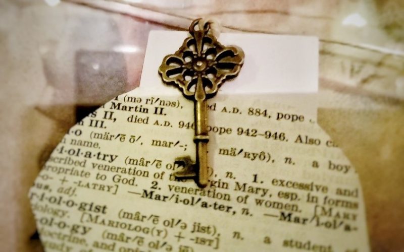 How to Make a Gingerbread Garland with Dictionary Pages Victorian Lane Farms