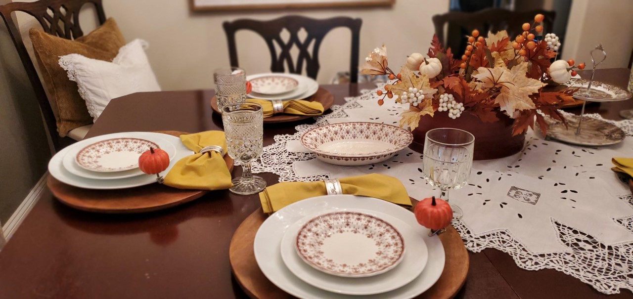 Eight Easy Steps How I Decorated My Dining Table for Fall